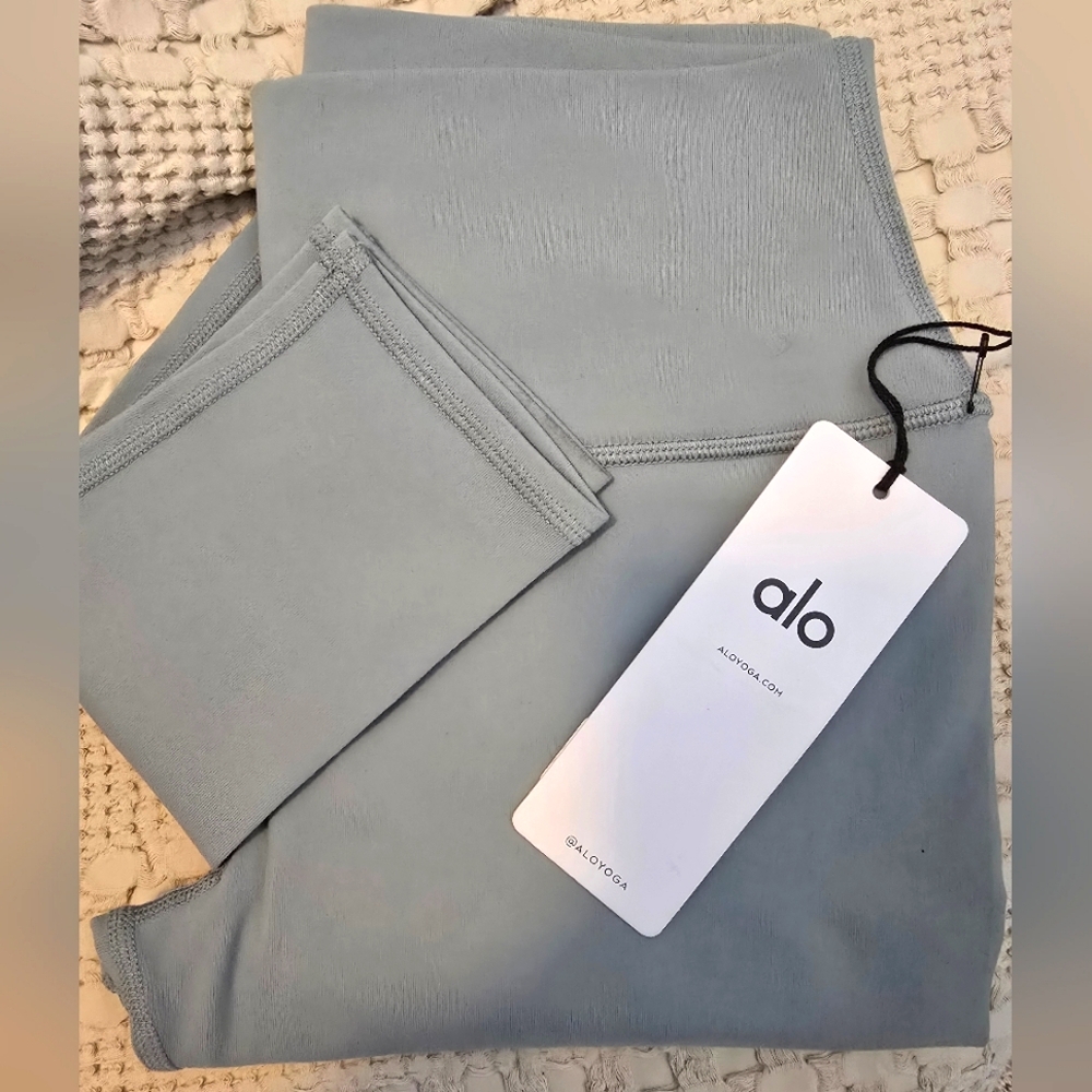 ✨️BNWT✨️ALO Yoga High Waisted Airbrush Leggings in Cosmic Grey